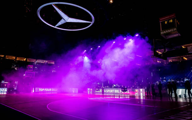 仅展现了勒 仅展现了勒